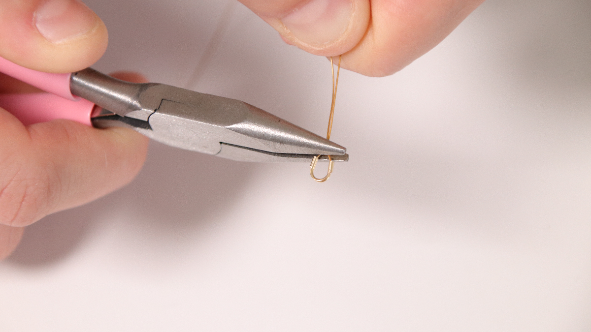 DIY mother-of-pearl olive necklace with chains and spinning tops Preciosa : Step 3 DIY mother-of-pearl olive necklace with chains and spinning tops Preciosa : Step 3