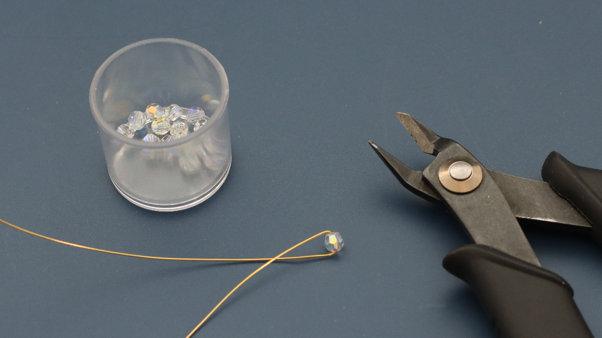 DIY Snowflake with crystal beads and wire : Step 1 DIY Snowflake with crystal beads and wire : Step 1