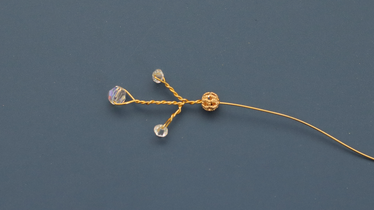 DIY Snowflake with crystal beads and wire : Step 4 DIY Snowflake with crystal beads and wire : Step 4