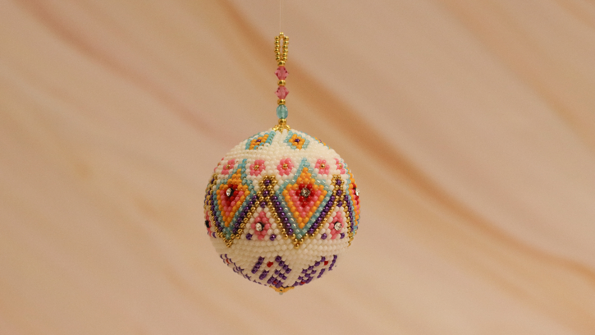 Miyuki beads and PureCrystal mesh Christmas bauble : Step 8 Miyuki beads and PureCrystal mesh Christmas bauble : Step 8