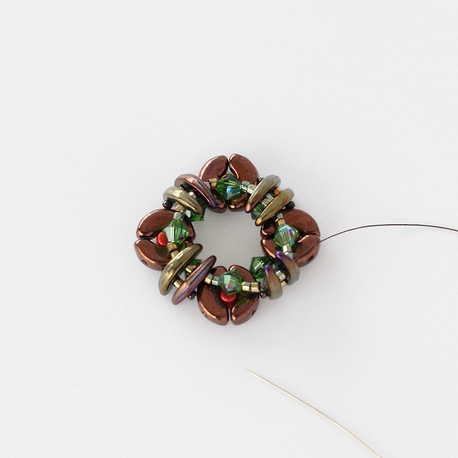 Indian summer bracelet with Arcos bead, Minos beads and bicone PureCrystal : Step 5