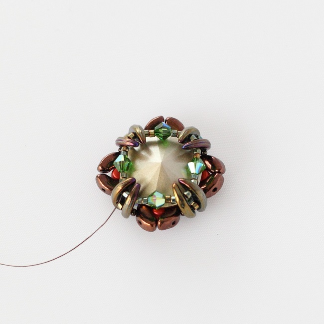 Indian summer bracelet with Arcos bead, Minos beads and bicone PureCrystal : Step 6