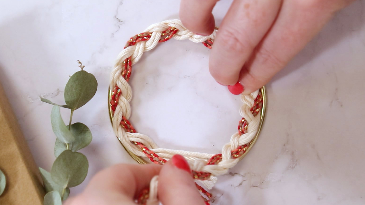 DIY Easy Deco Christmas Wreath Rope Bookmark : Step 7
