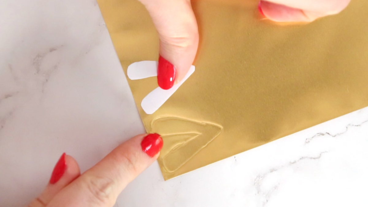 DIY gold metal mistletoe and white pompons : Step 1 DIY gold metal mistletoe and white pompons : Step 1