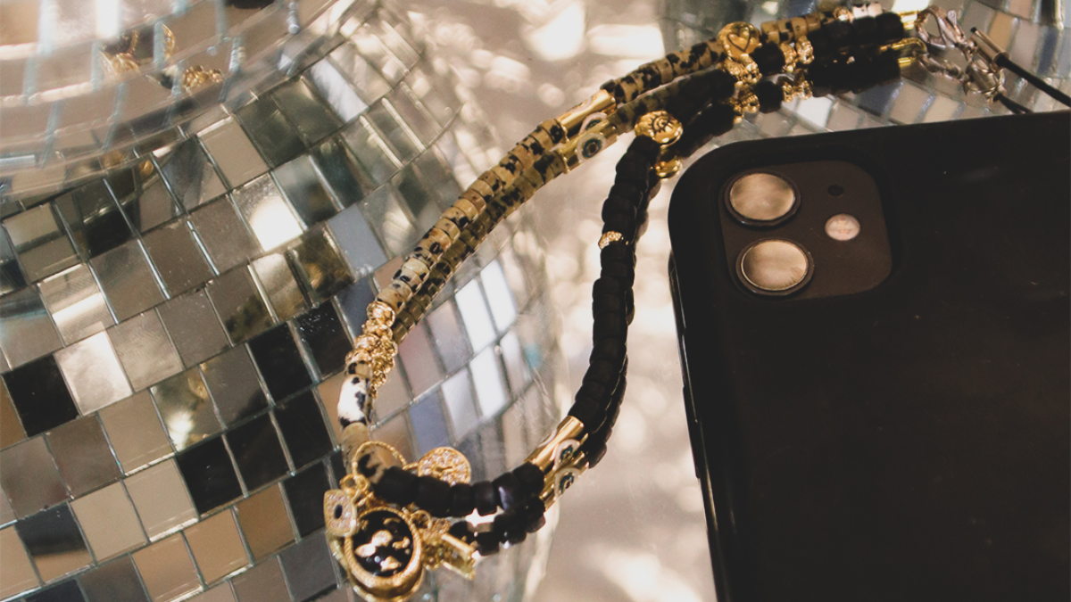 Schema  Mobile phone jewelry with heishi beads and grigri charms