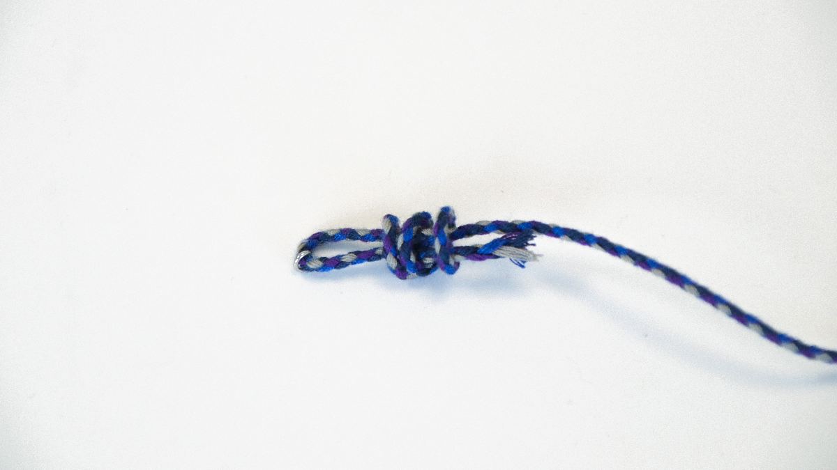 Bracelet man charms gri-gri and braided cord : Step 1