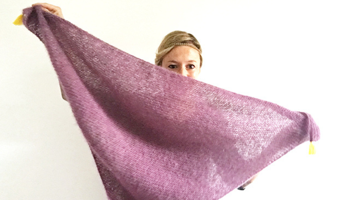 Schema  DIY knit - Trendy shawl with pompons in mohair wool and silk