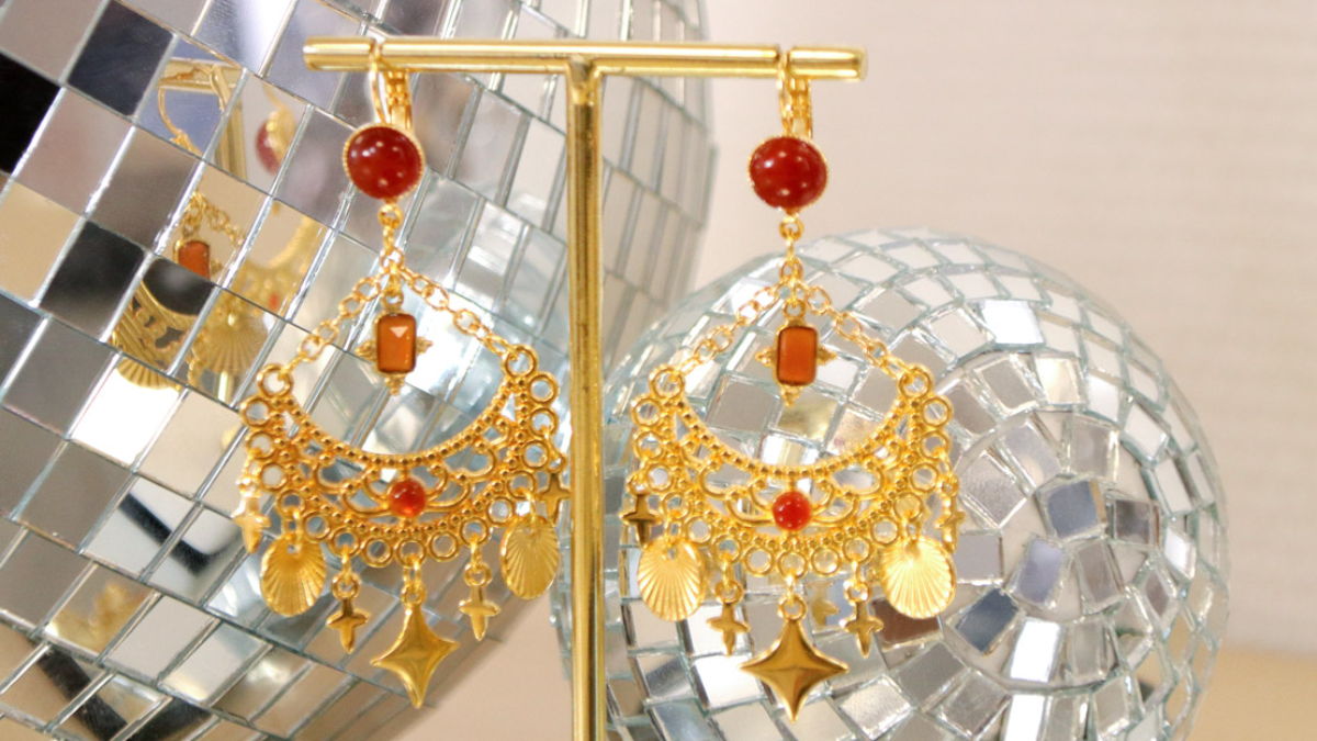 Schema  Gold plated cross earrings with carnelian gemstone