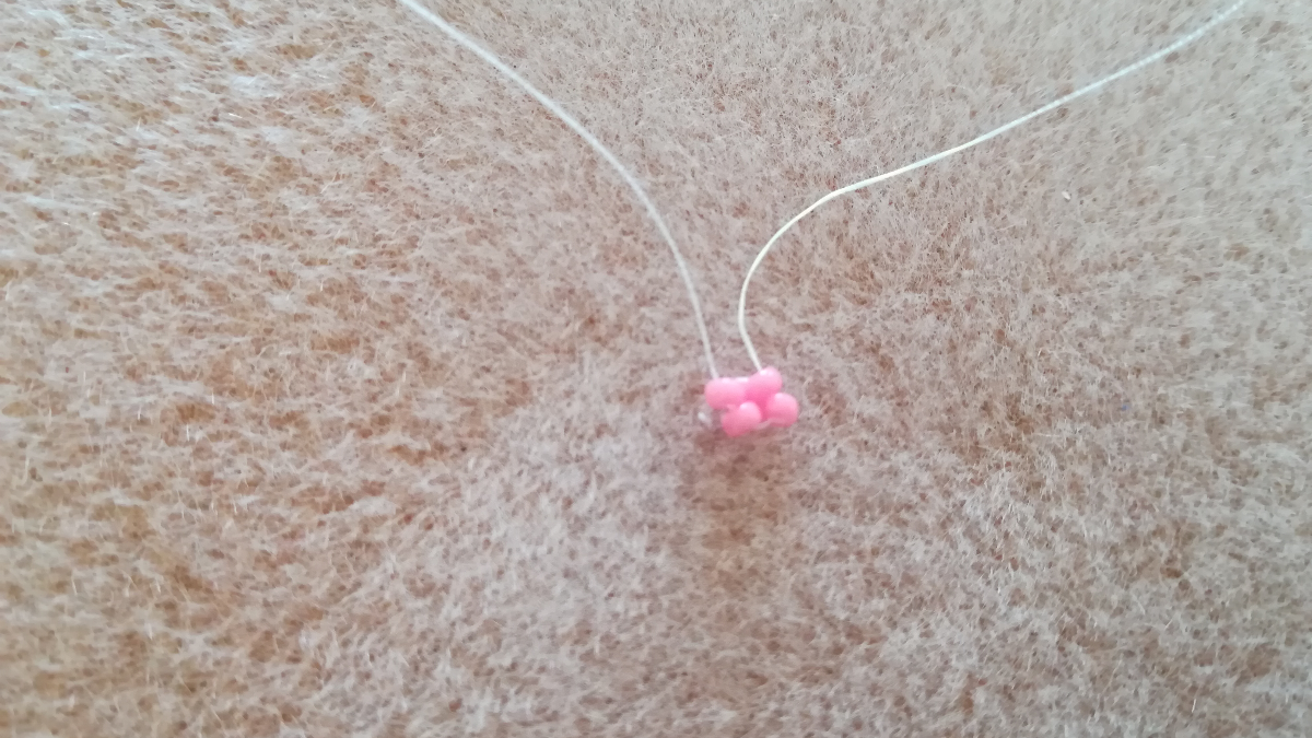 DIY Cuff with abstract herringbone weave and peyote in Miyuki beads 11/0 : Step 1