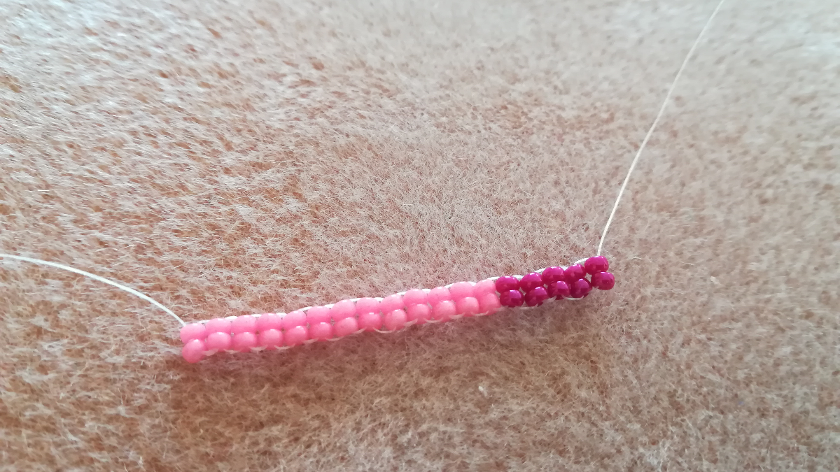 DIY Cuff with abstract herringbone weave and peyote in Miyuki beads 11/0 : Step 2