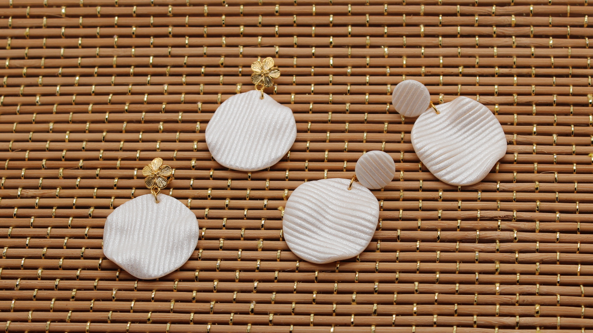 Schema  Earrings pearly and striped chips in polymer clay