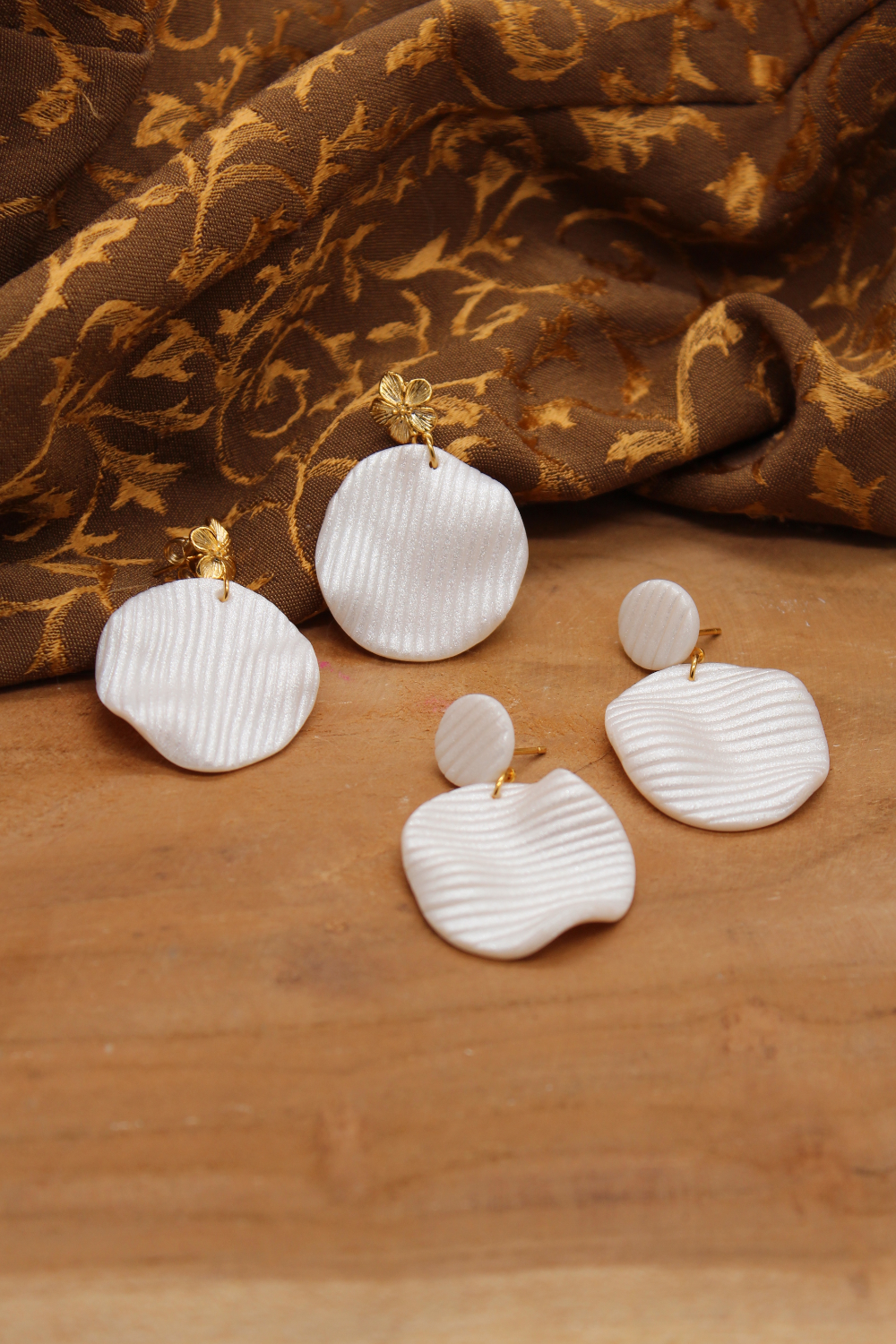 Schema  Earrings pearly and striped chips in polymer clay