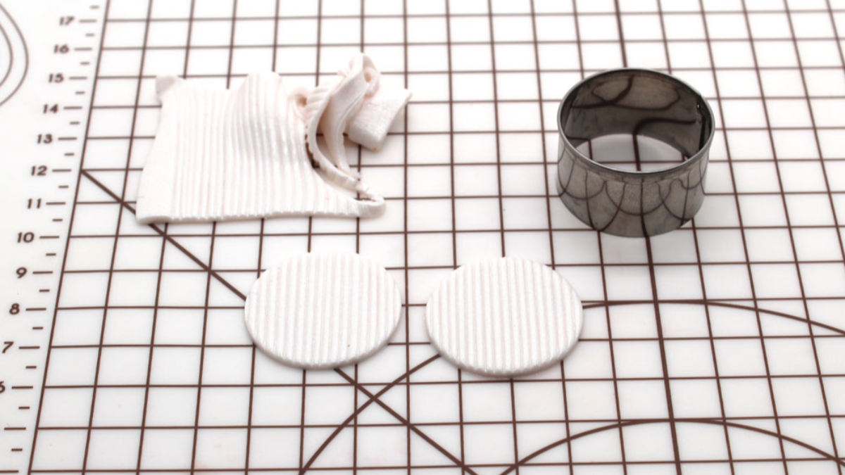 Earrings pearly and striped chips in polymer clay : Step 2