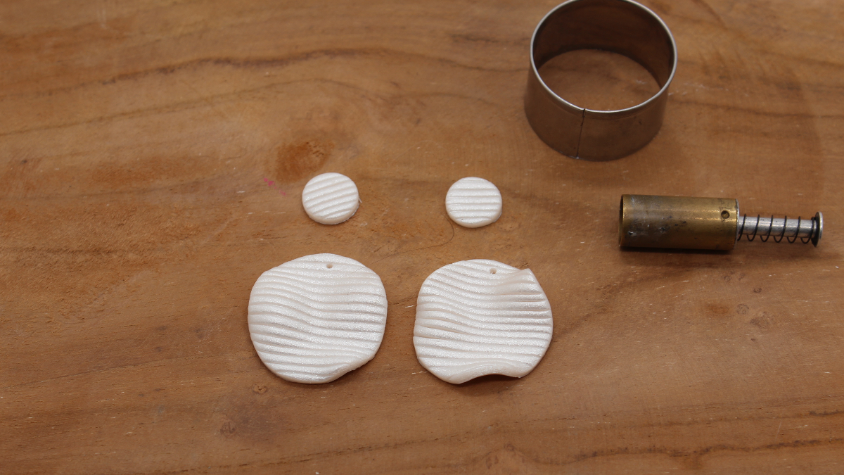 Earrings pearly and striped chips in polymer clay : Step 4