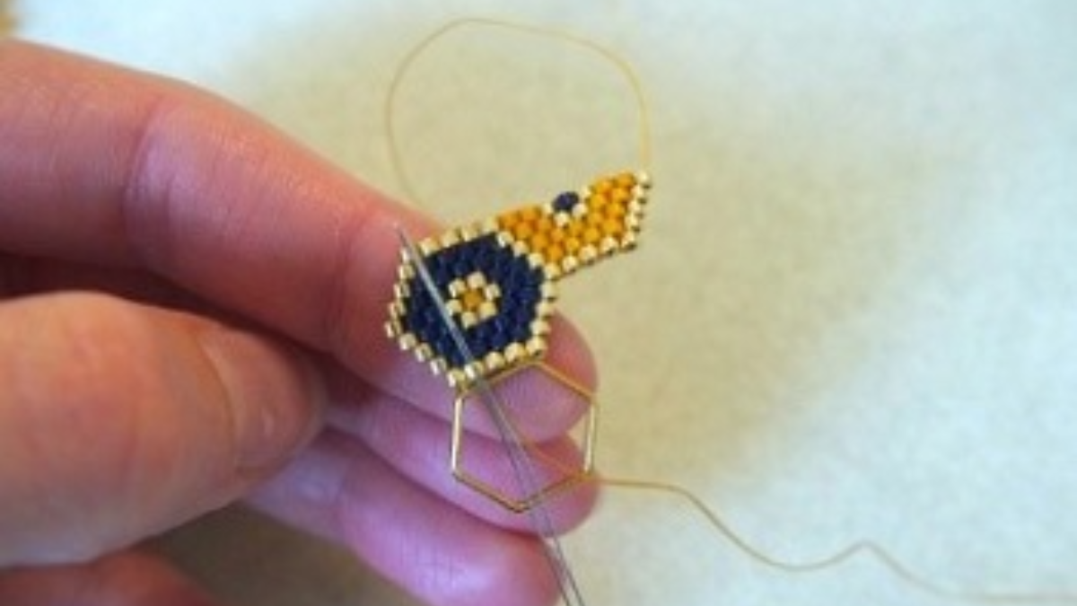 Hexagonal spacer and brickstitch weave : Step 6