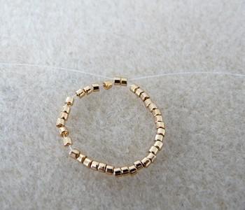 Earrings in Arcos® beads and PureCrystal beads by Puca® : Step 1