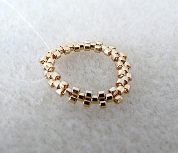 Earrings in Arcos® beads and PureCrystal beads by Puca® : Step 2