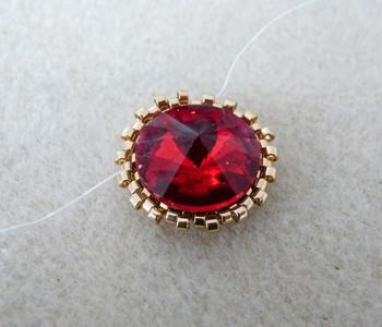 Earrings in Arcos® beads and PureCrystal beads by Puca® : Step 5