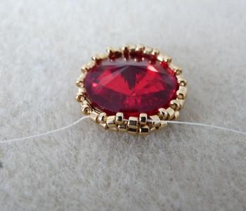 Earrings in Arcos® beads and PureCrystal beads by Puca® : Step 6