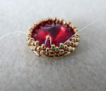 Earrings in Arcos® beads and PureCrystal beads by Puca® : Step 8