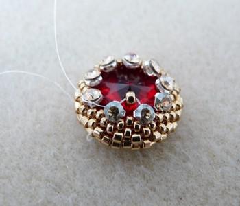 Earrings in Arcos® beads and PureCrystal beads by Puca® : Step 12