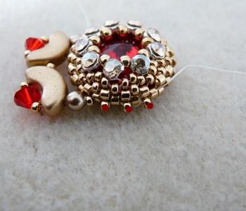 Earrings in Arcos® beads and PureCrystal beads by Puca® : Step 16