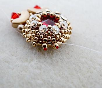 Earrings in Arcos® beads and PureCrystal beads by Puca® : Step 17