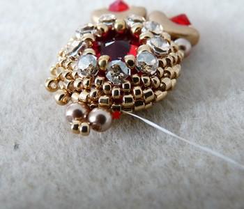 Earrings in Arcos® beads and PureCrystal beads by Puca® : Step 20