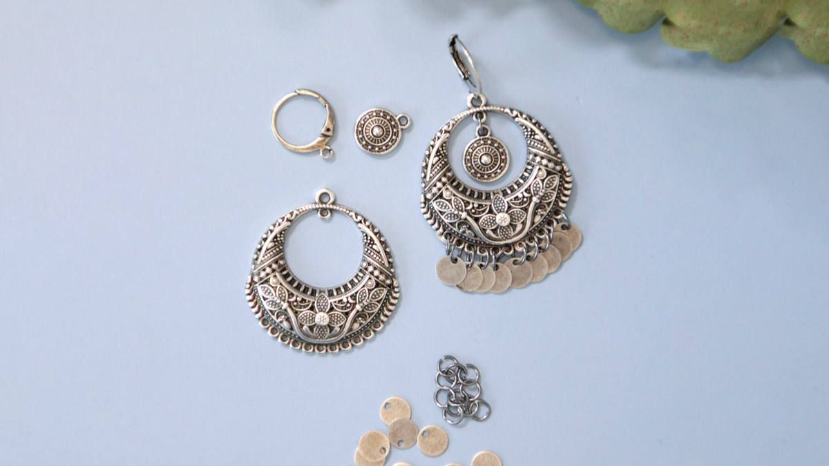 Bohemian earrings in silver and sequins : Step 1 Bohemian earrings in silver and sequins : Step 1