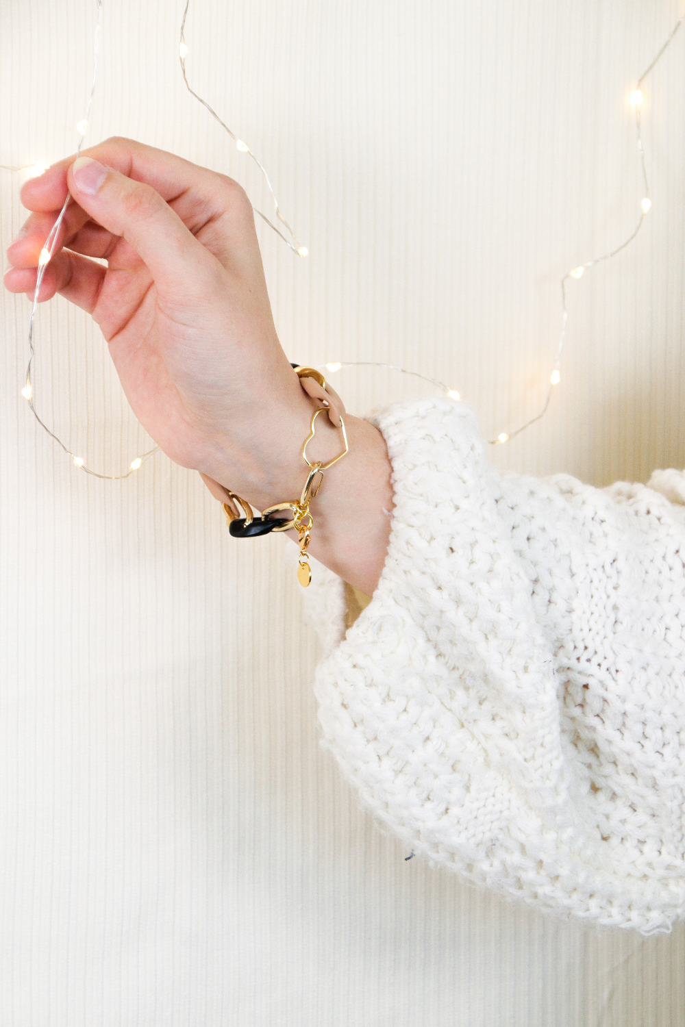 Schema DIY Bracelet with large acrylic links and metal chain Schema DIY Bracelet with large acrylic links and metal chain