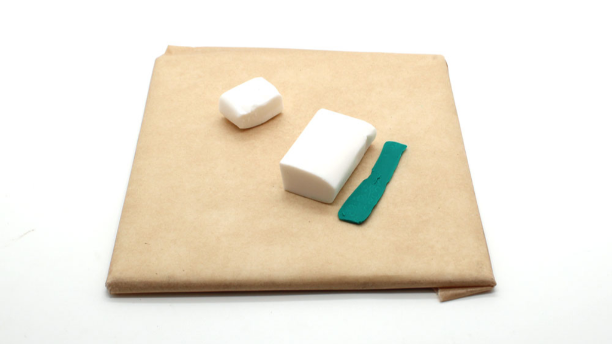 Polymer clay mandala earrings with stone effect : Step 1