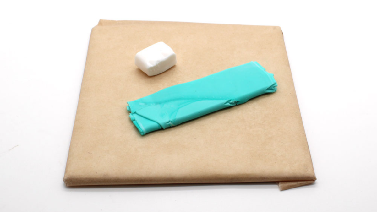 Polymer clay mandala earrings with stone effect : Step 2