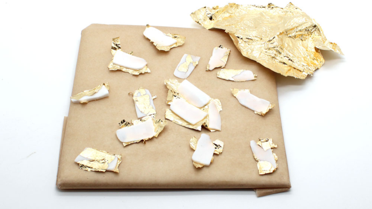 Polymer clay mandala earrings with stone effect : Step 3