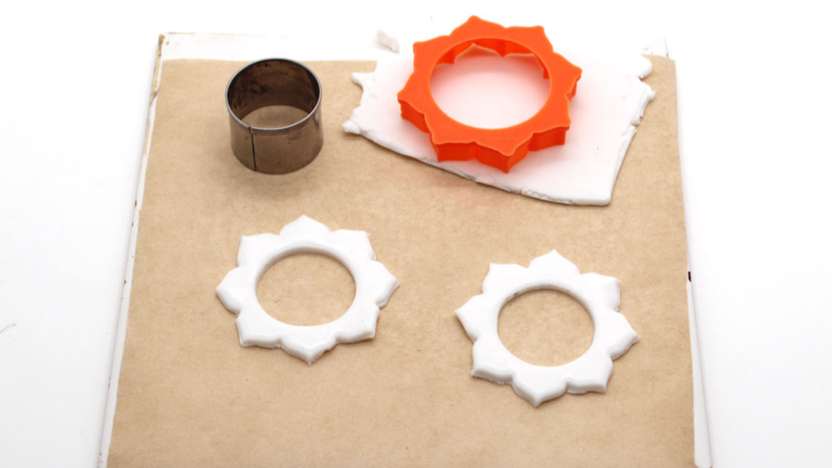 Polymer clay mandala earrings with stone effect : Step 7