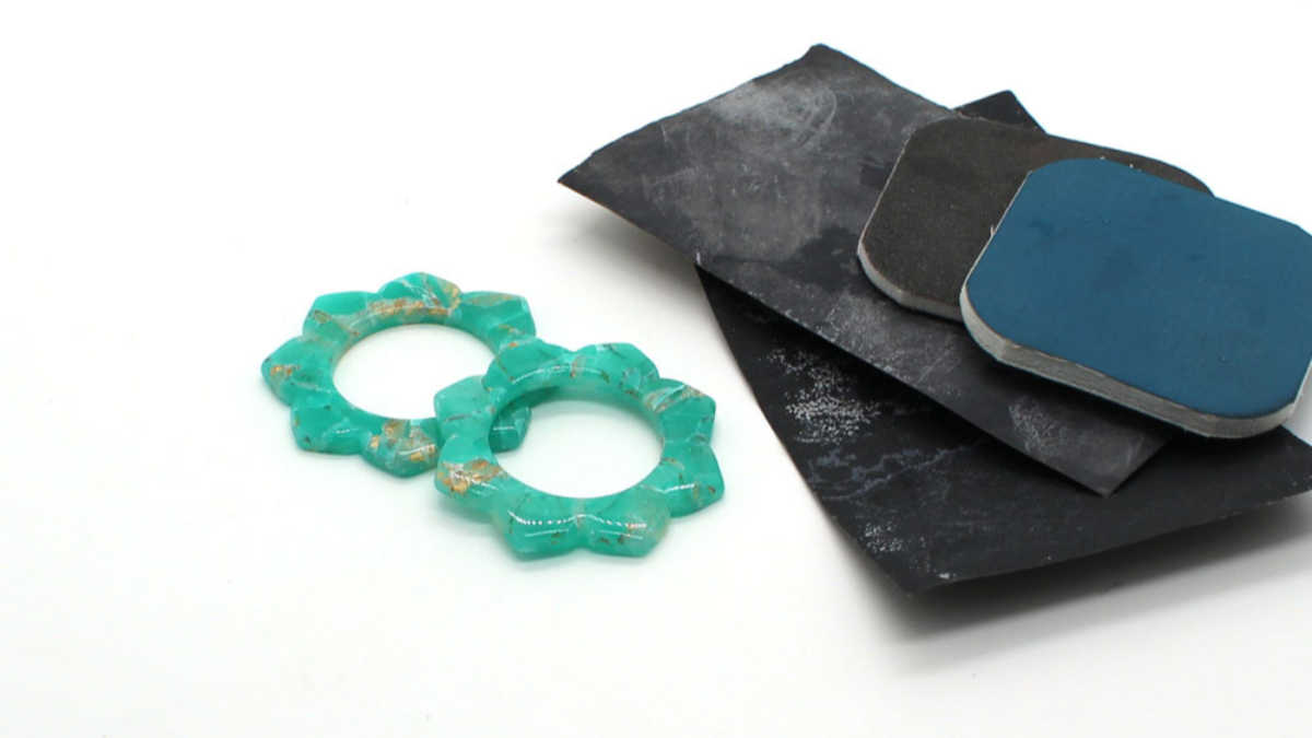 Polymer clay mandala earrings with stone effect : Step 10