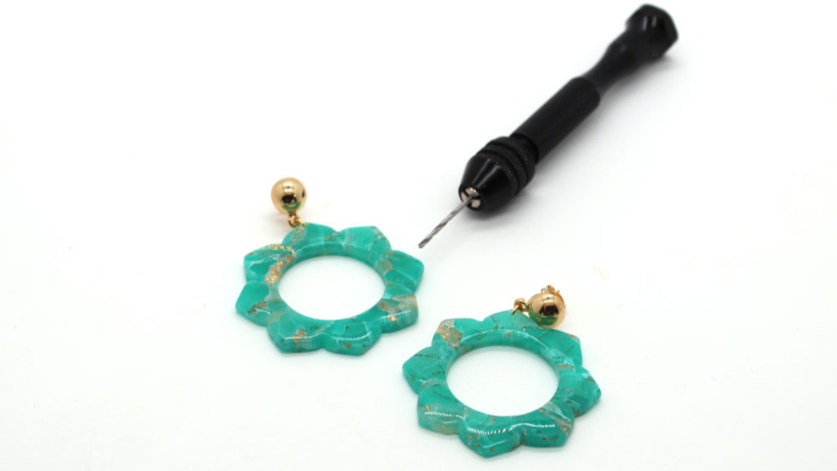 Polymer clay mandala earrings with stone effect : Step 11