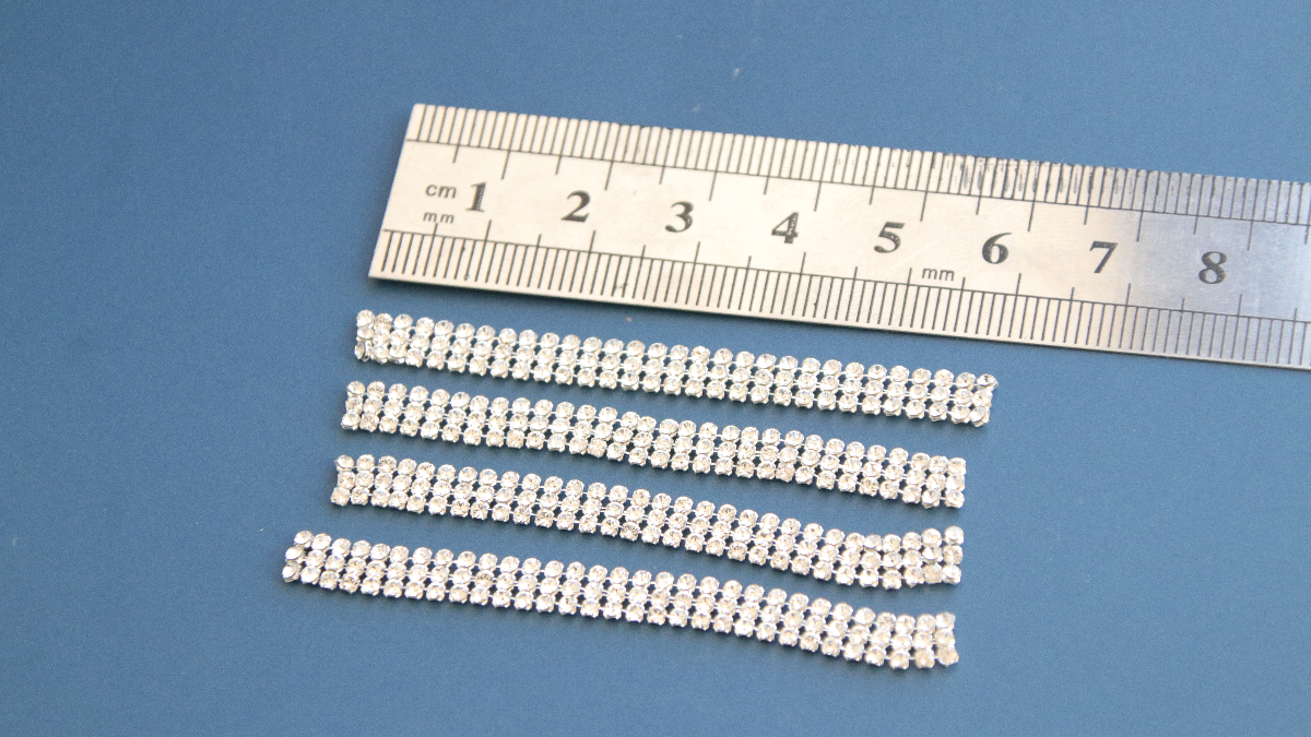 DIY DIY Rhinestone and cabochon mesh earrings PureCrystal : Step 2 DIY DIY Rhinestone and cabochon mesh earrings PureCrystal : Step 2