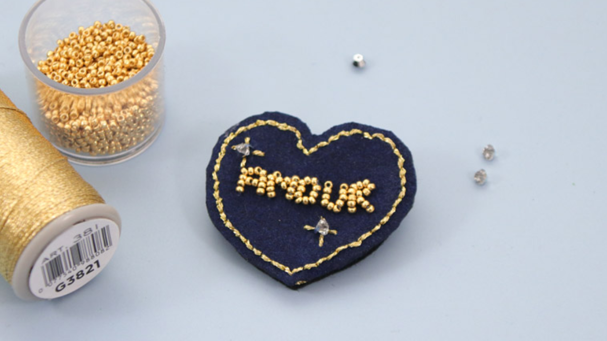Schema  Tuto Brooch in beads embroidery word LOVE