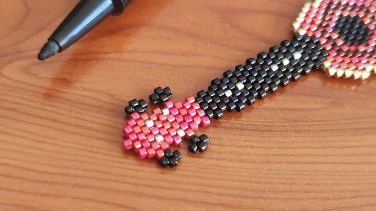 Weaving musical instrument Ukulele beads Miyuki Delicas : Step 3