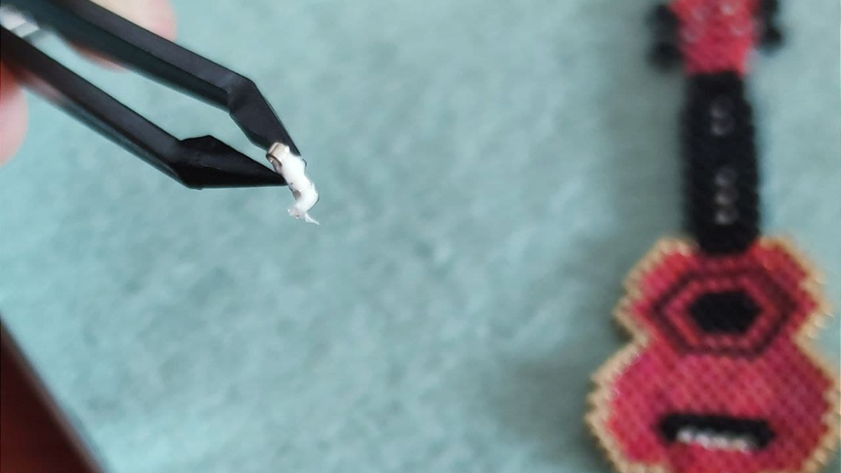 Weaving musical instrument Ukulele beads Miyuki Delicas : Step 7