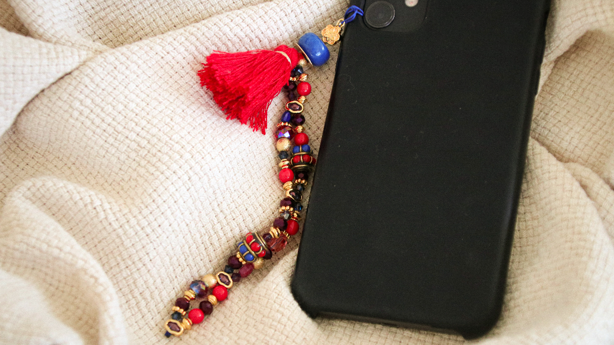 DIY Cell phone jewelry with ethnic beads, Purecrystal crystals, gemstones and pompon DIY Cell phone jewelry with ethnic beads, Purecrystal crystals, gemstones and pompon