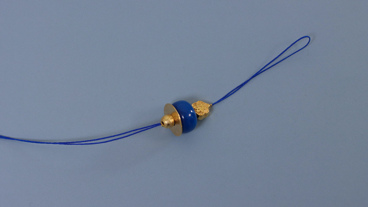 DIY Cell phone jewelry with ethnic beads, Purecrystal crystals, gemstones and pompon : Step 2 DIY Cell phone jewelry with ethnic beads, Purecrystal crystals, gemstones and pompon : Step 2