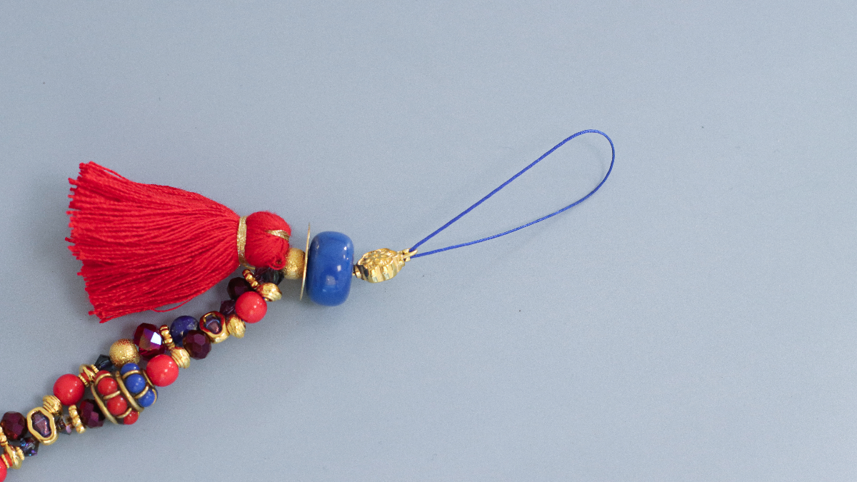 DIY Cell phone jewelry with ethnic beads, Purecrystal crystals, gemstones and pompon : Step 6 DIY Cell phone jewelry with ethnic beads, Purecrystal crystals, gemstones and pompon : Step 6