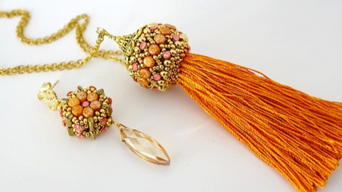 Tuto Bag jewelry "Lea and Lucie" with Kalos and Piros beads and Jeff and Jack wooden support Tuto Bag jewelry "Lea and Lucie" with Kalos and Piros beads and Jeff and Jack wooden support