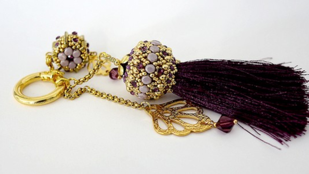 Schema Tuto Bag jewelry "Lea and Lucie" with Kalos and Piros beads and Jeff and Jack wooden support Schema Tuto Bag jewelry "Lea and Lucie" with Kalos and Piros beads and Jeff and Jack wooden support