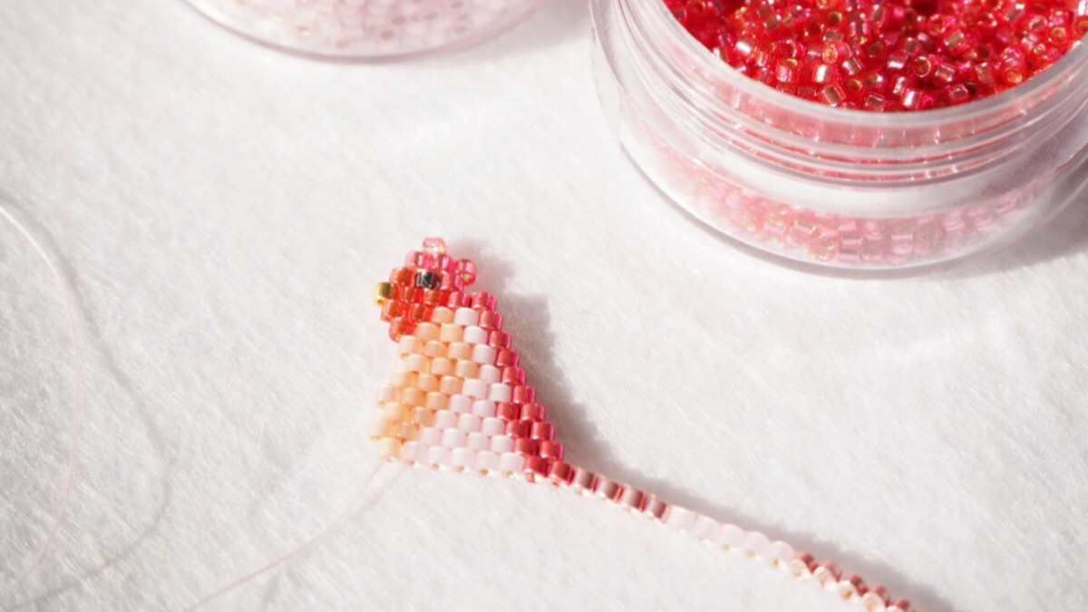 Weaving brick stitch pattern rooster for chinese new year : Step 2