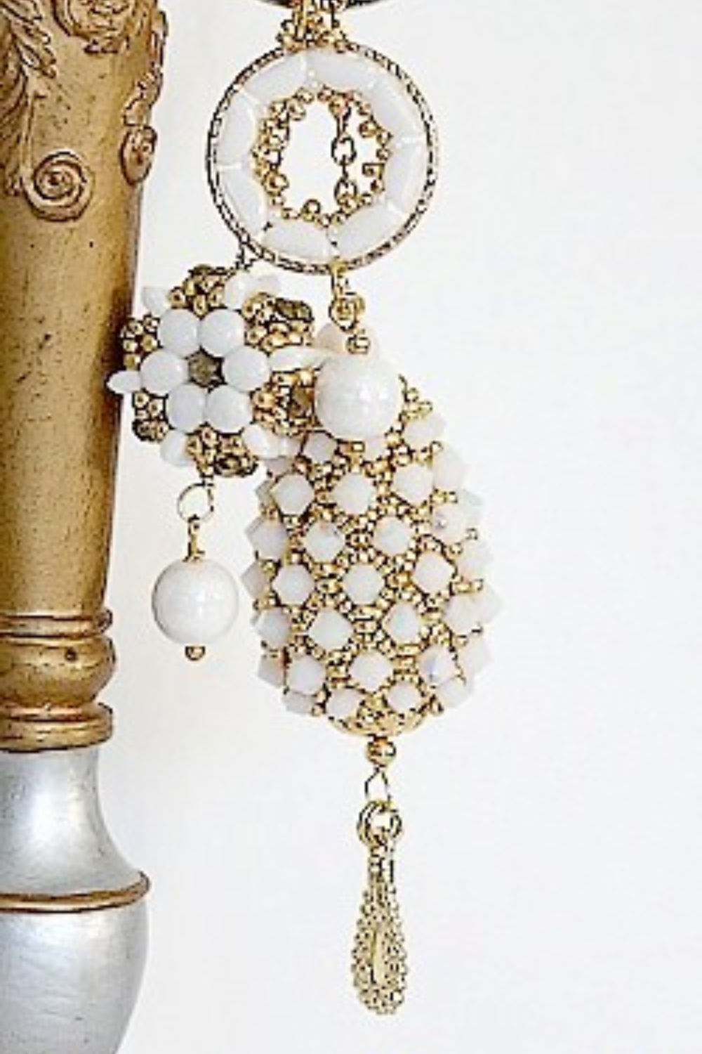 Schema DIY Victoria, Lea and Donuts beaded bag jewelry by Puca and Jesse and Jack wooden stand Schema DIY Victoria, Lea and Donuts beaded bag jewelry by Puca and Jesse and Jack wooden stand