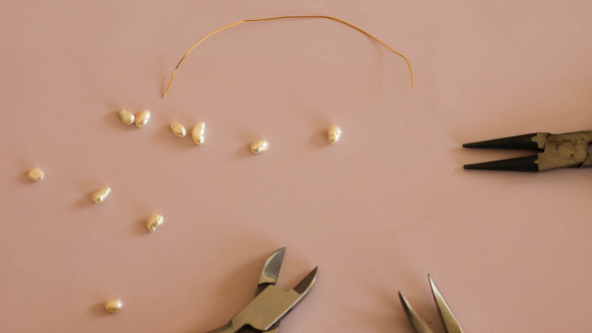 DIY Bohemian chic earrings with openwork drop charm and freshwater pearls : Step 1 DIY Bohemian chic earrings with openwork drop charm and freshwater pearls : Step 1