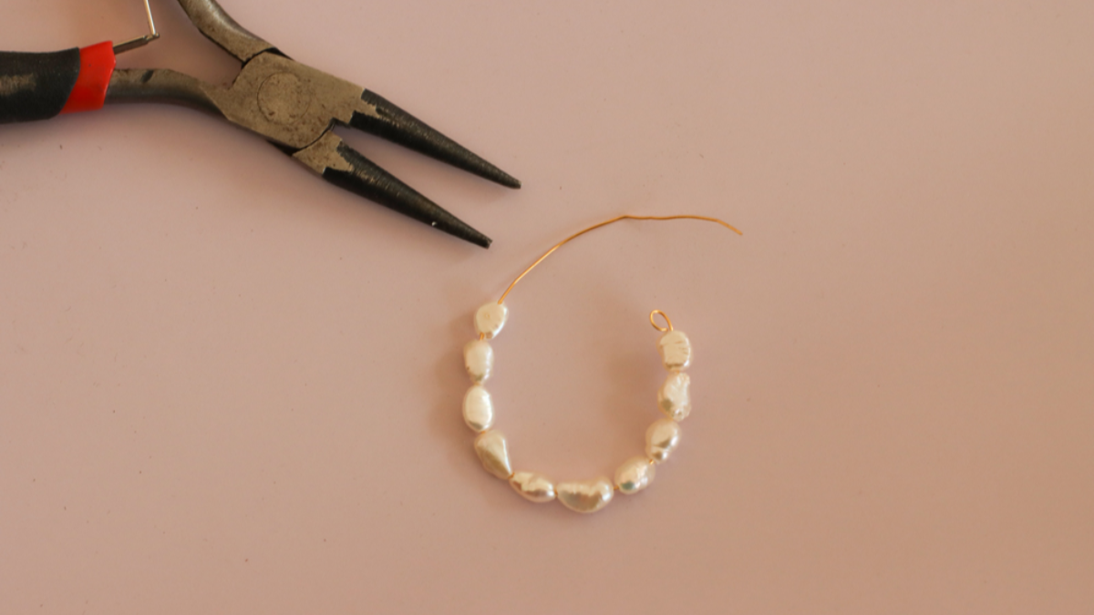 DIY Bohemian chic earrings with openwork drop charm and freshwater pearls : Step 2 DIY Bohemian chic earrings with openwork drop charm and freshwater pearls : Step 2
