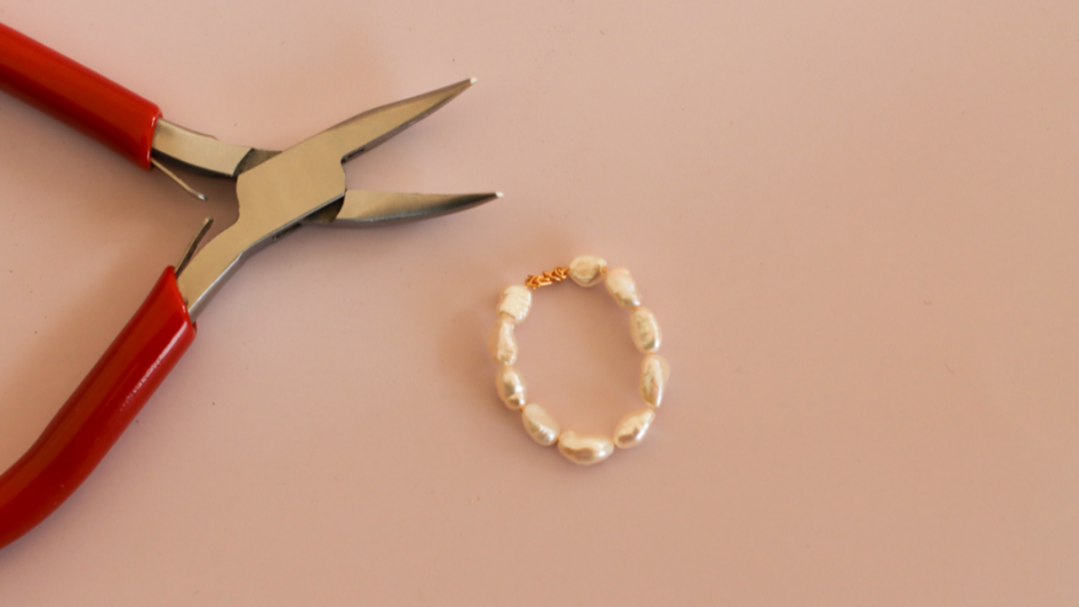 DIY Bohemian chic earrings with openwork drop charm and freshwater pearls : Step 3 DIY Bohemian chic earrings with openwork drop charm and freshwater pearls : Step 3